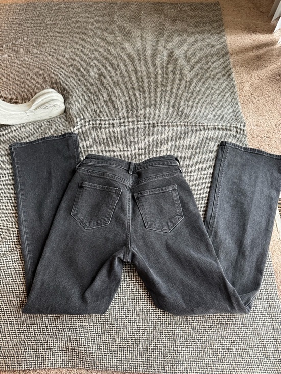 Old Navy Women's Charcoal Straight-Leg Jeans - Picture 3 of 5